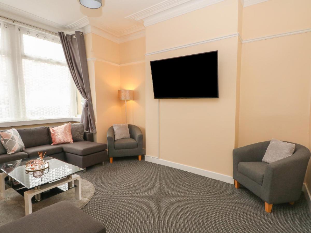 St Heliers Villa - Blackpool — Photos 1